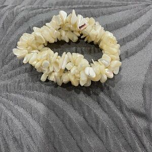 Stretch bracelet in mother of pearl New No Tags